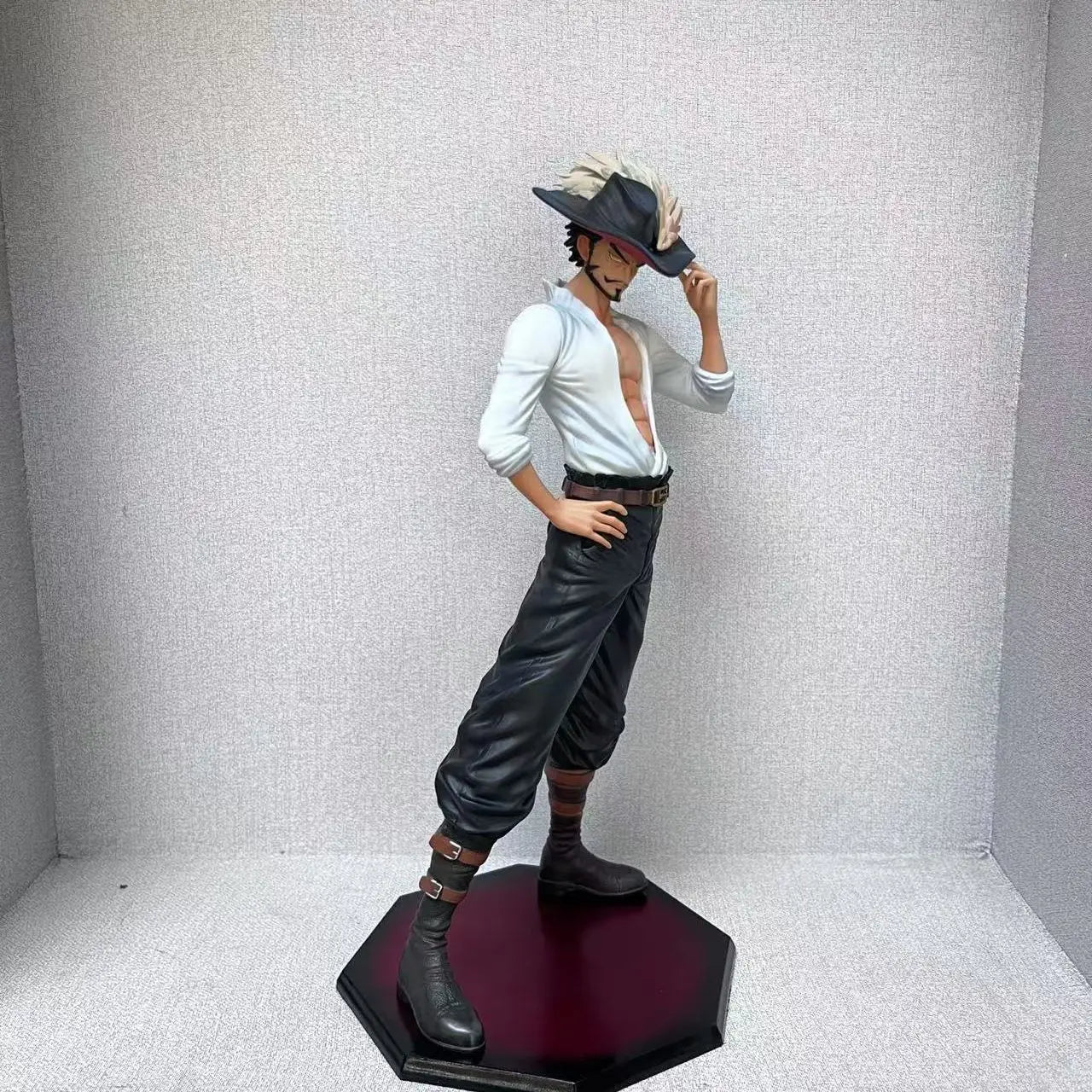 Dracule Mihawk – O Imperador da Lâmina Negra