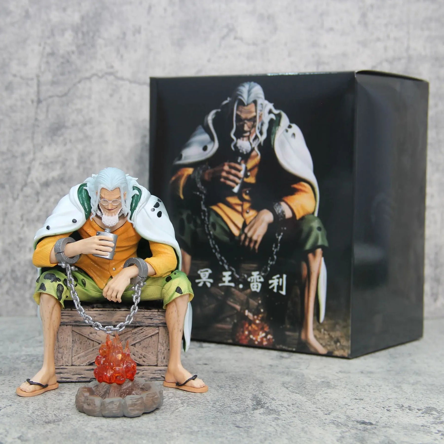 Silvers Rayleigh – Rei das Trevas 15cm (One Piece)