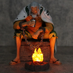 Silvers Rayleigh – Rei das Trevas 15cm (One Piece)