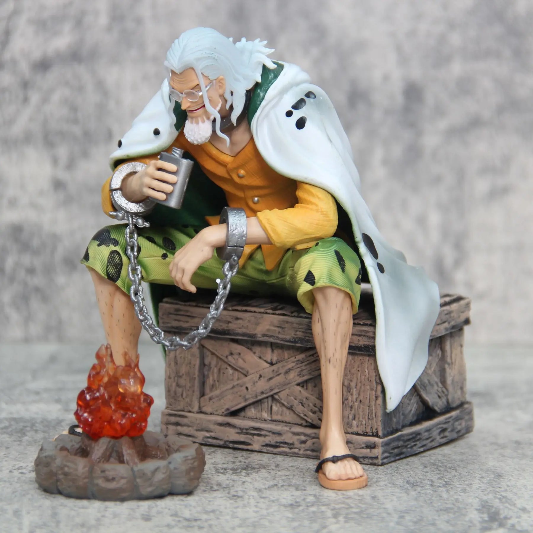 Silvers Rayleigh – Rei das Trevas 15cm (One Piece)