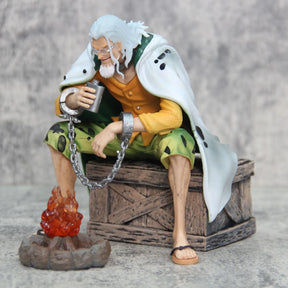 Silvers Rayleigh – Rei das Trevas 15cm (One Piece)