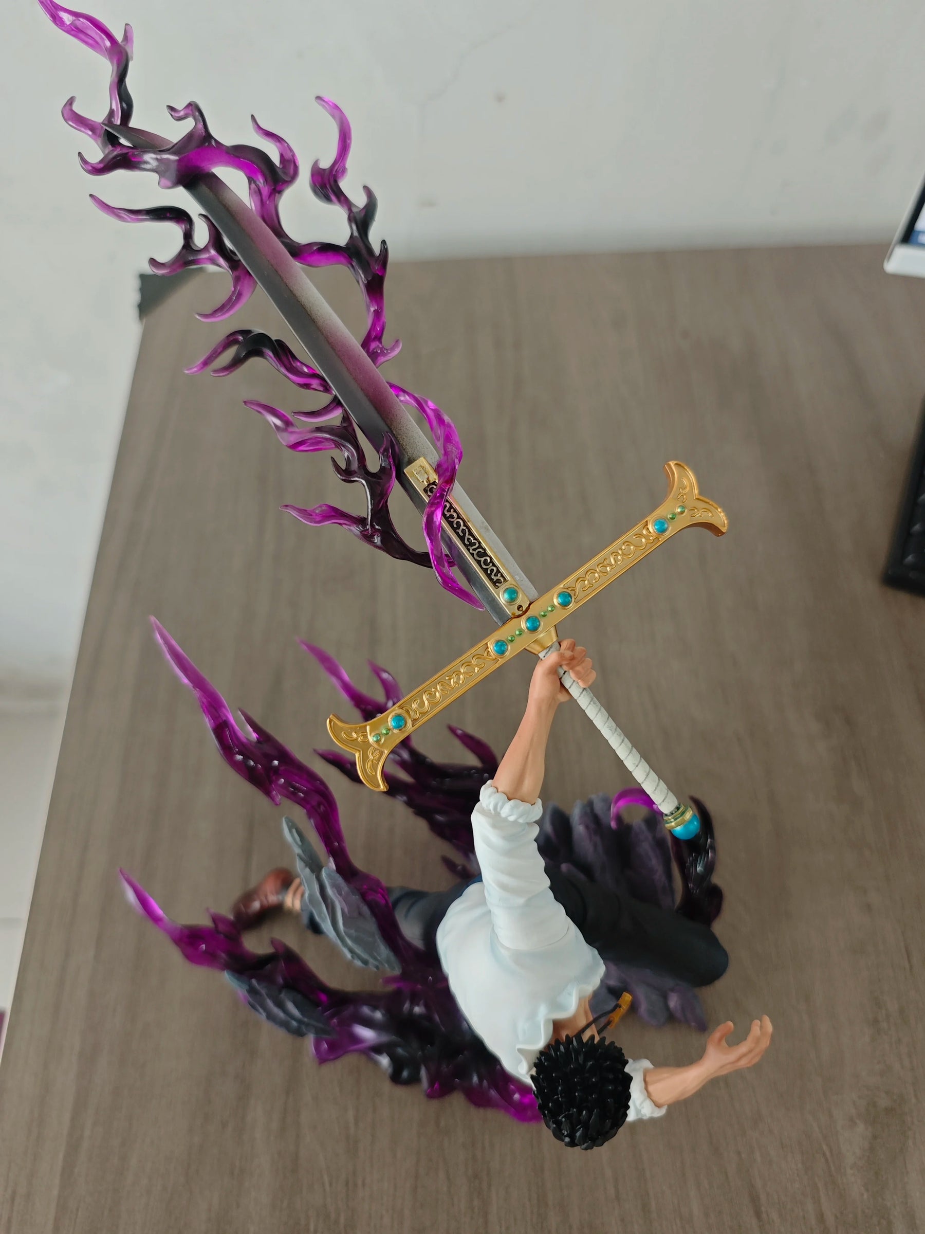 Dracule Mihawk 23cm  – Olhos de Gavião: Edição Lâmina Negra