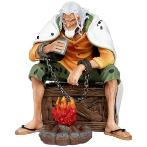 Silvers Rayleigh – Rei das Trevas 15cm (One Piece)