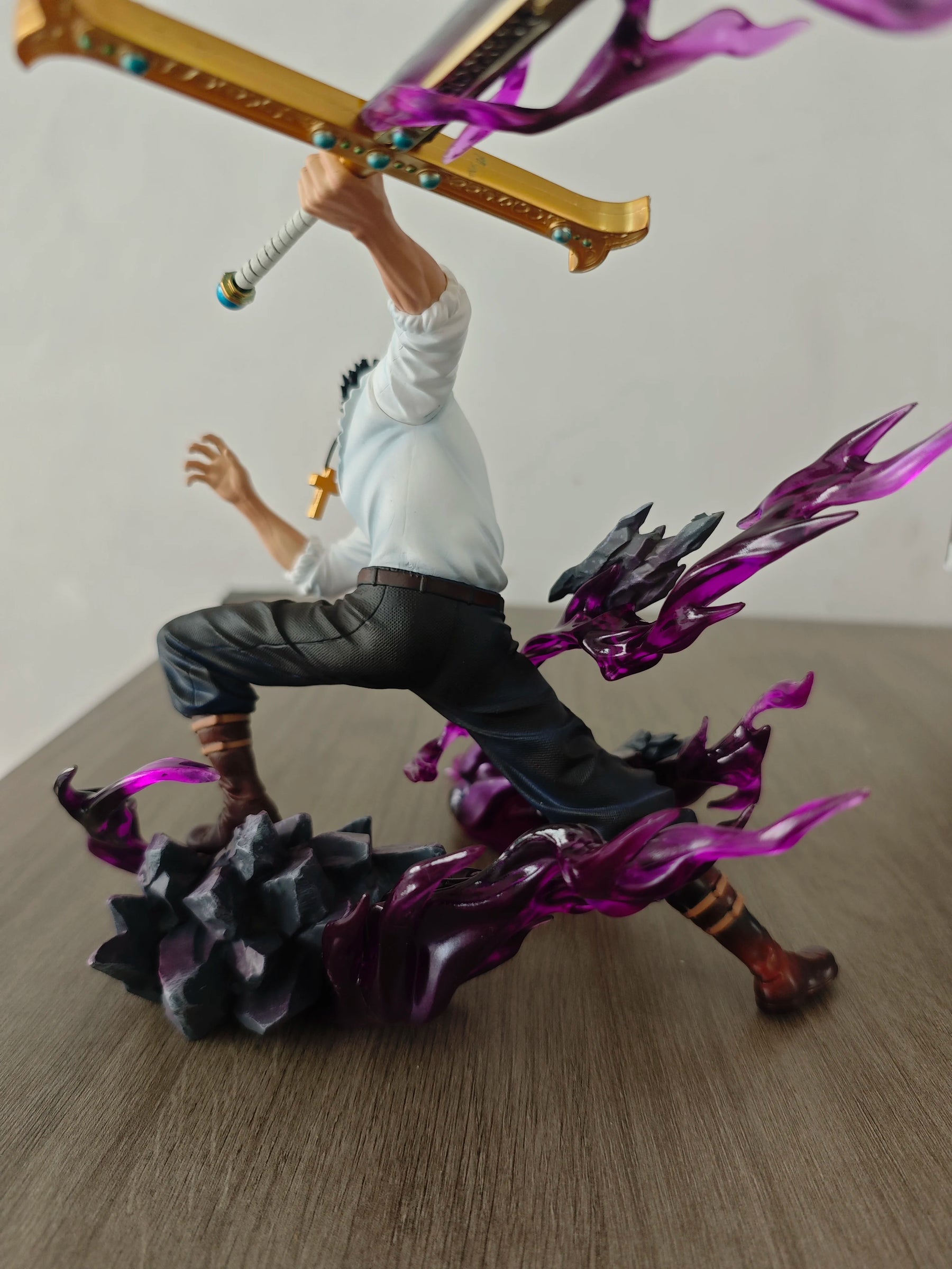 Dracule Mihawk 23cm  – Olhos de Gavião: Edição Lâmina Negra